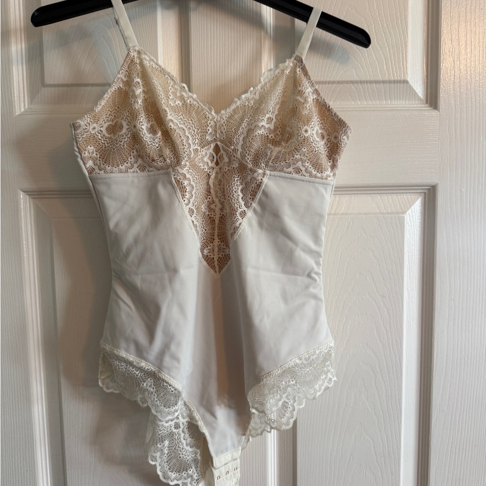 Pinsy Sculpting Lace Shapewear Bodysuit in Large Long (Tall)